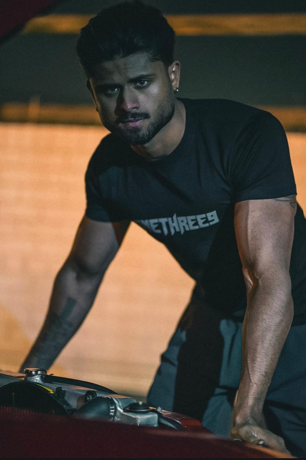 Second-Skin Muscle Tee (Black)